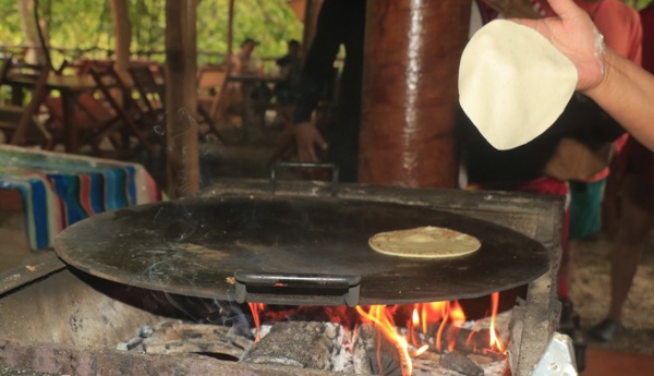 Así es una clase de cocina tradicional en el rancho (1)