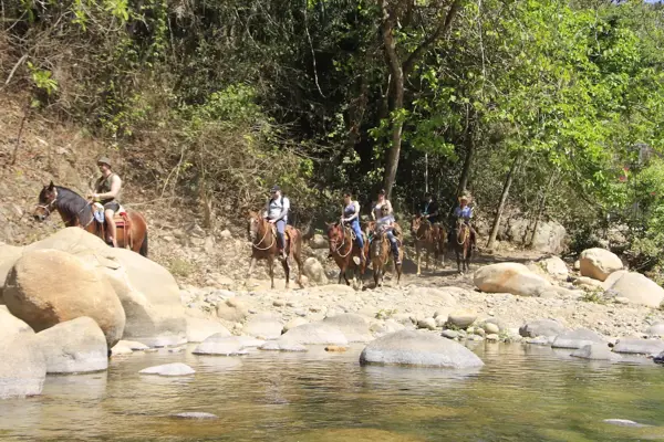 Paseo a Caballo por el Río Cuale en Rancho La Minita – Rancho Mi Abuelo (1)